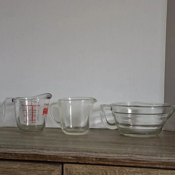 Trio  of Vintage Measuring cups - Picture 13 of 16